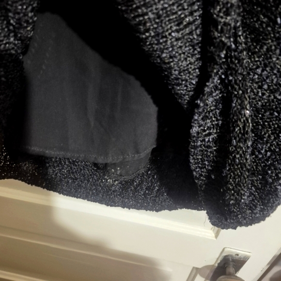 Papillon Blanc Sparkling Black V-Neck Sweater - Picture 4 of 6